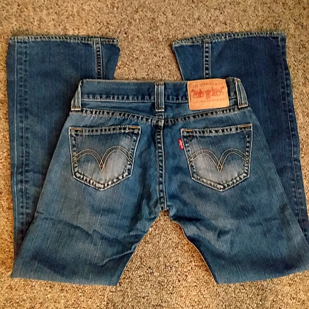 Women's Vintage Levi's Low Bell jeans😍  Size 5 medium.